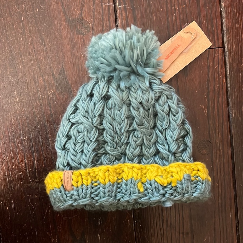 NWT Merrell Pom Pom Hat Cyan and Yellow